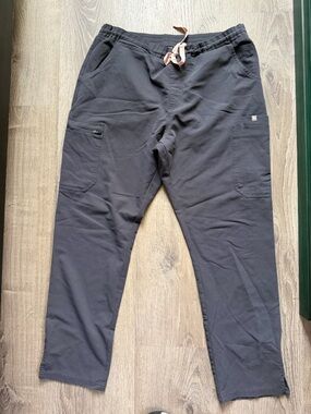 Women’s Figs Yola scrub Pants